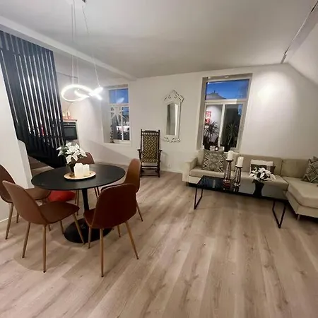 I Hjertet Av Nordens Paris. 特罗姆瑟